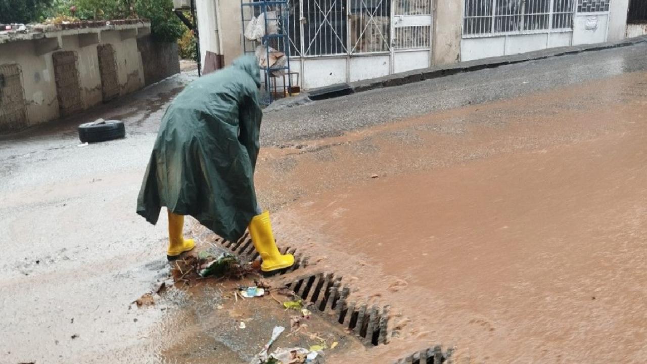 Diyarbakır'da yoğun yağış: Yolları su bastı