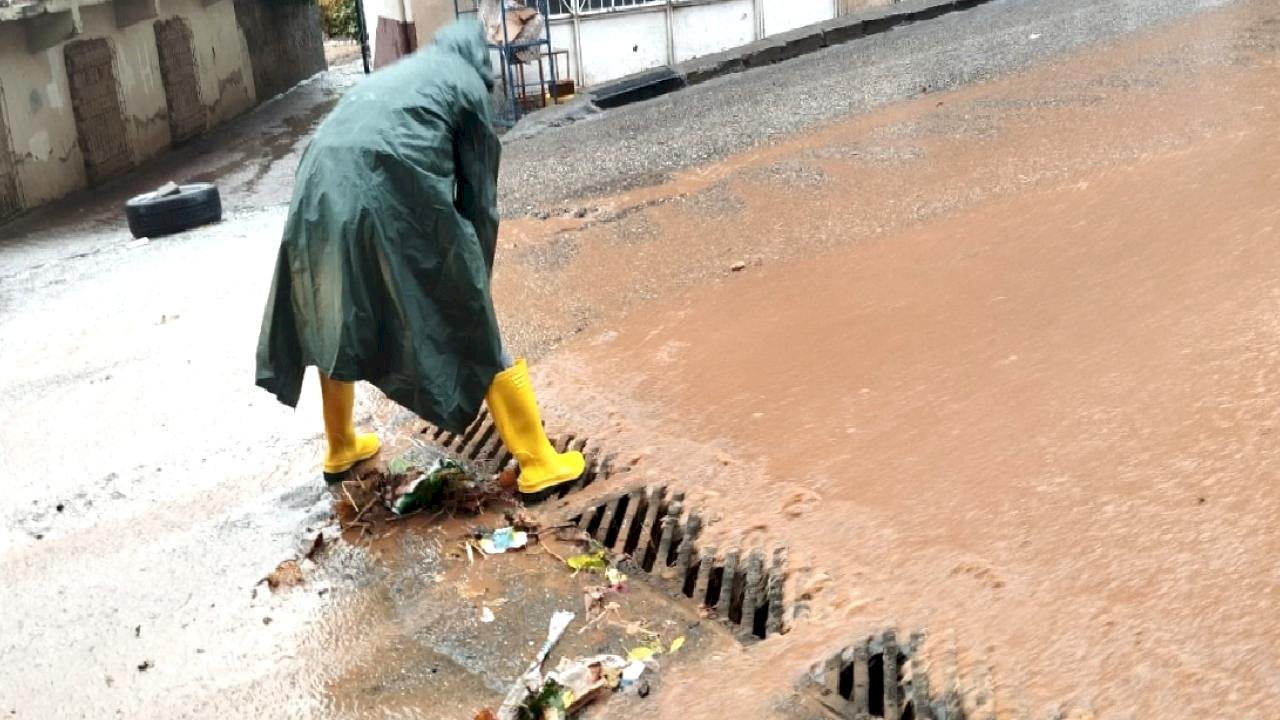 Diyarbakır'da yoğun yağış: Yolları su bastı