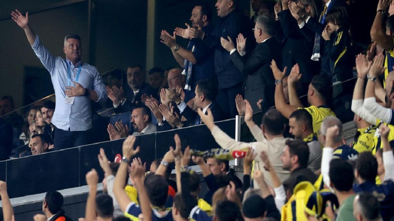 Domenico Tedesco, galibiyet sonrası tribünleri turladı