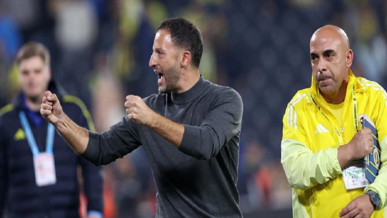 Domenico Tedesco, galibiyet sonrası tribünleri turladı