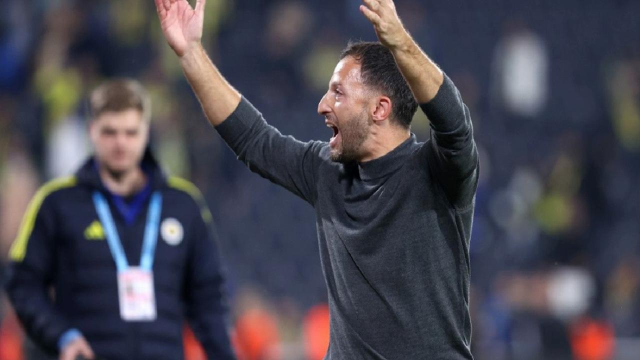 Domenico Tedesco, galibiyet sonrası tribünleri turladı