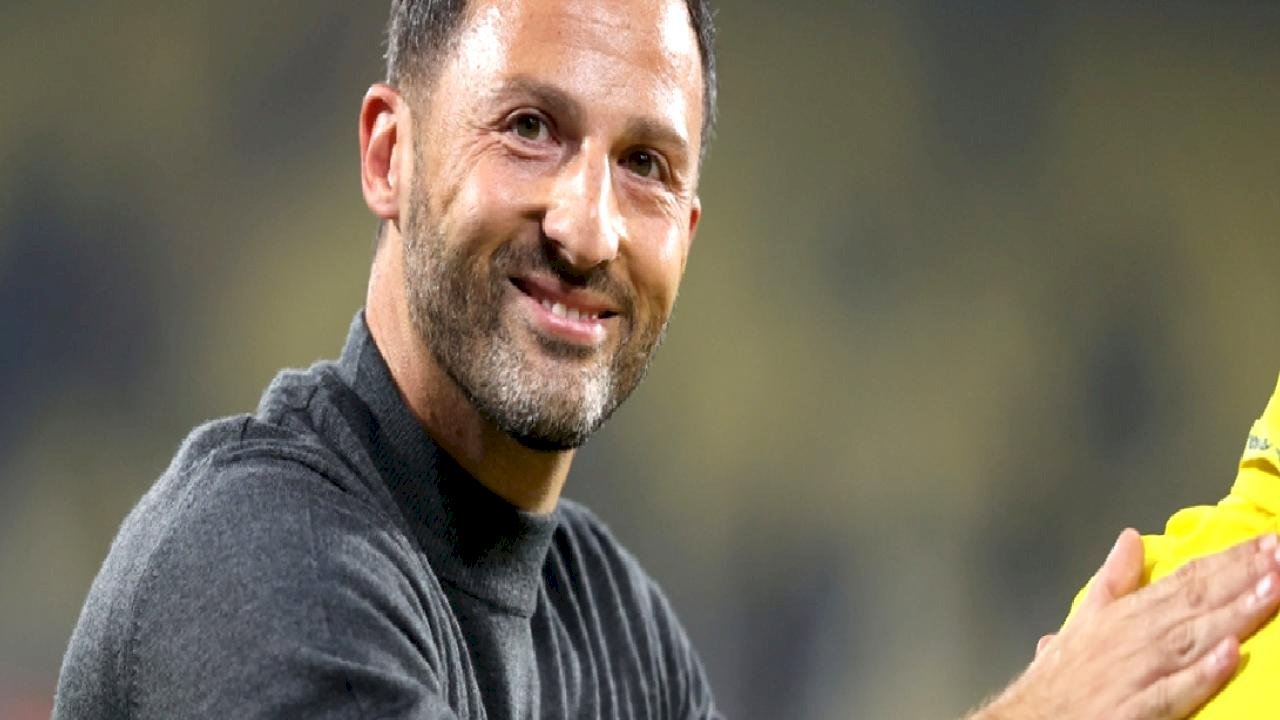 Domenico Tedesco, galibiyet sonrası tribünleri turladı