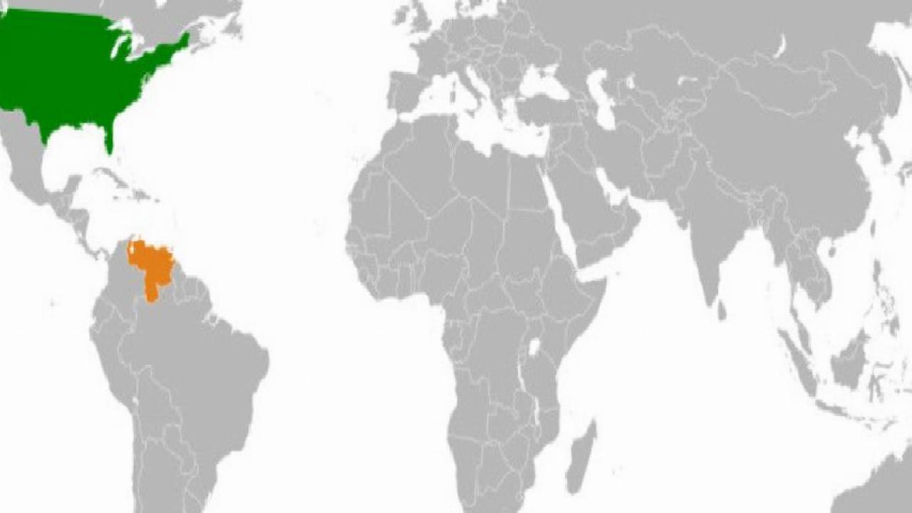 Donald Trump: Venezuela ve çevresindeki hava sahasının kapatılmış olduğunu dikkate alın