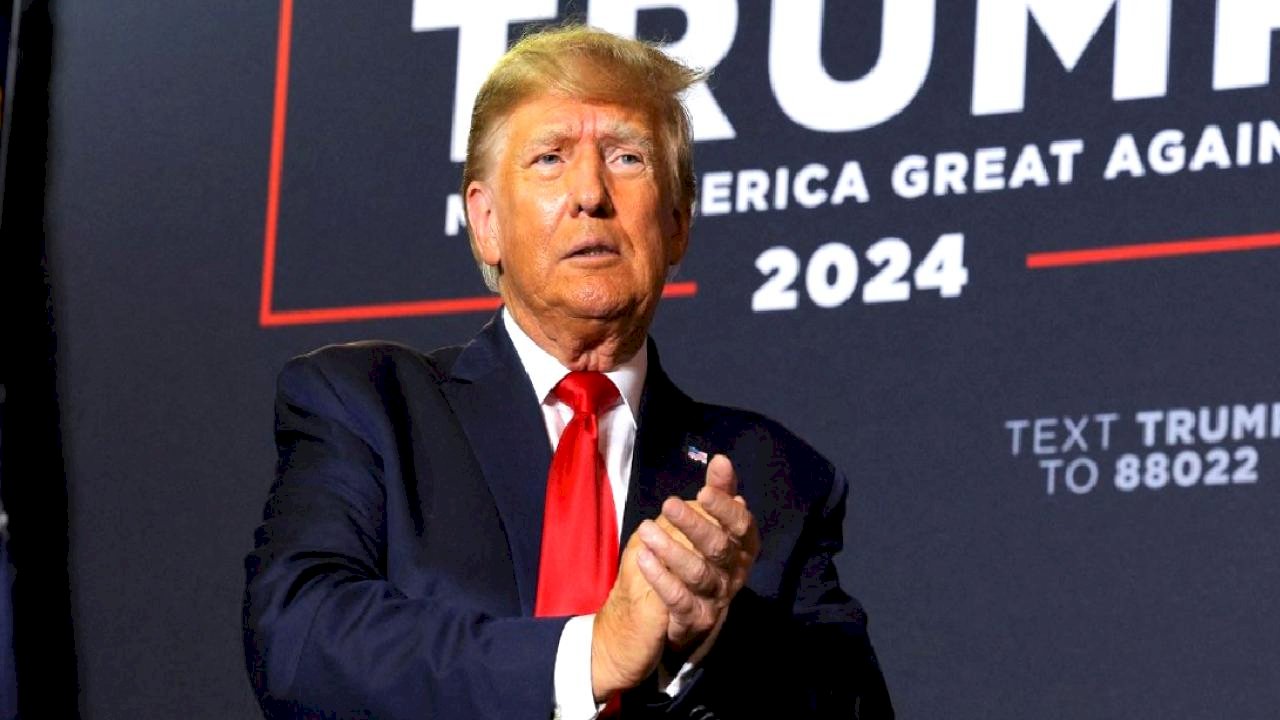 Donald Trump: Venezuela ve çevresindeki hava sahasının kapatılmış olduğunu dikkate alın