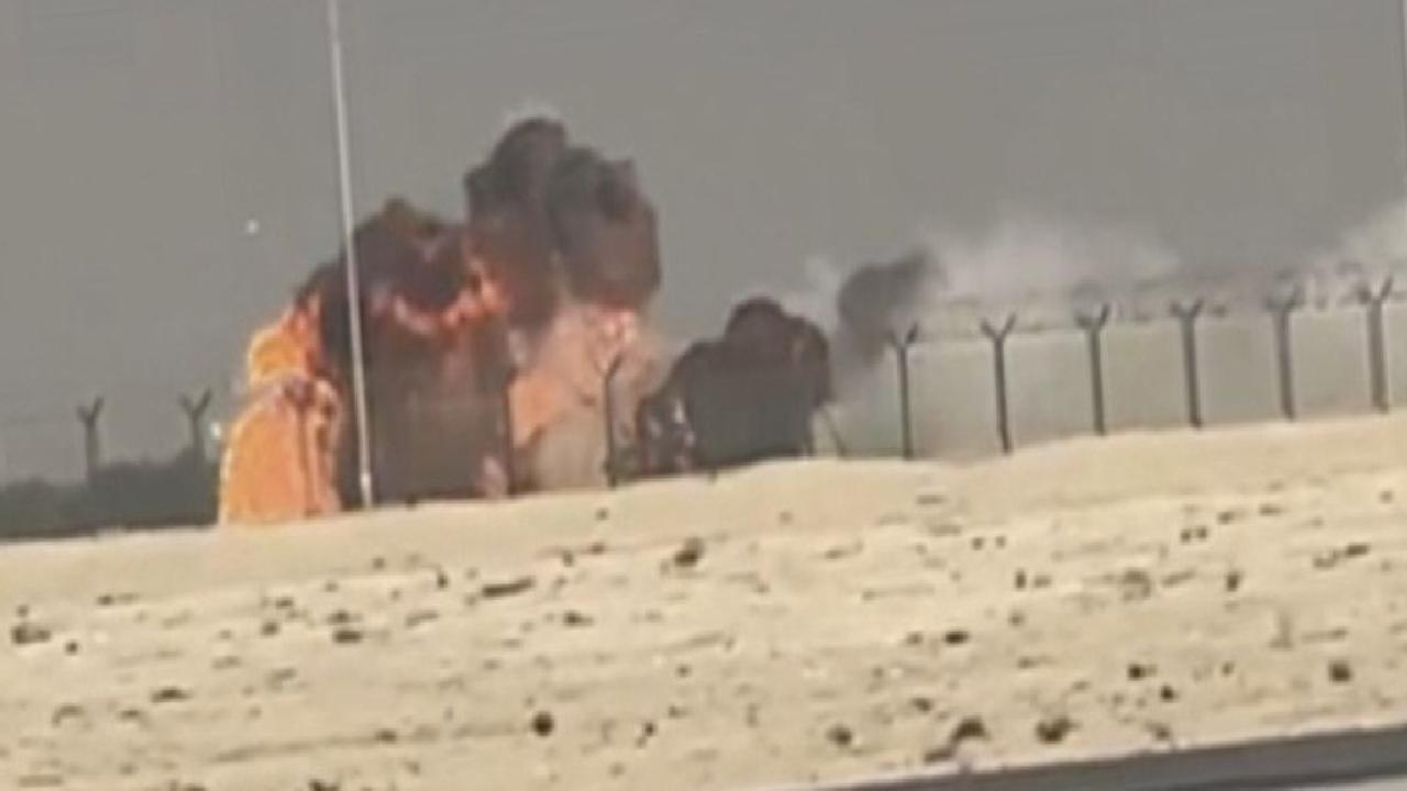 Dubai'de Hindistan'a ait savaş uçağı gösteri sırasında düştü