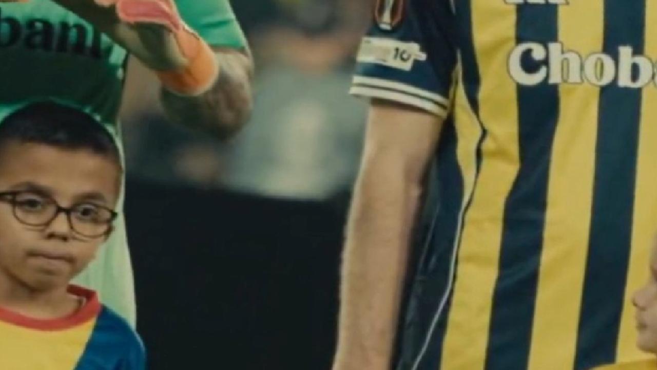 Ederson'dan işitme engelli miniğe duygusal hareket