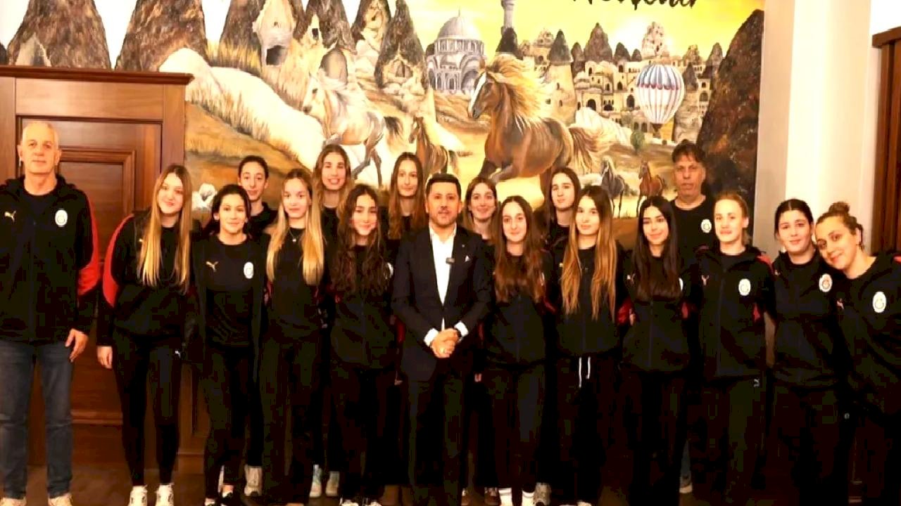 Galatasaray Sutopu Takımı'ndan Başkan Arı'ya ziyaret