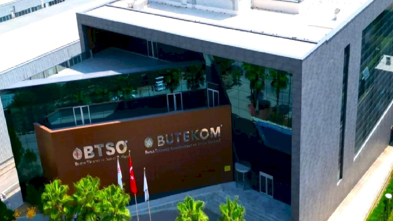 Geleceğin üretim teknolojileri BUTEKOM’da masaya yatırıldı