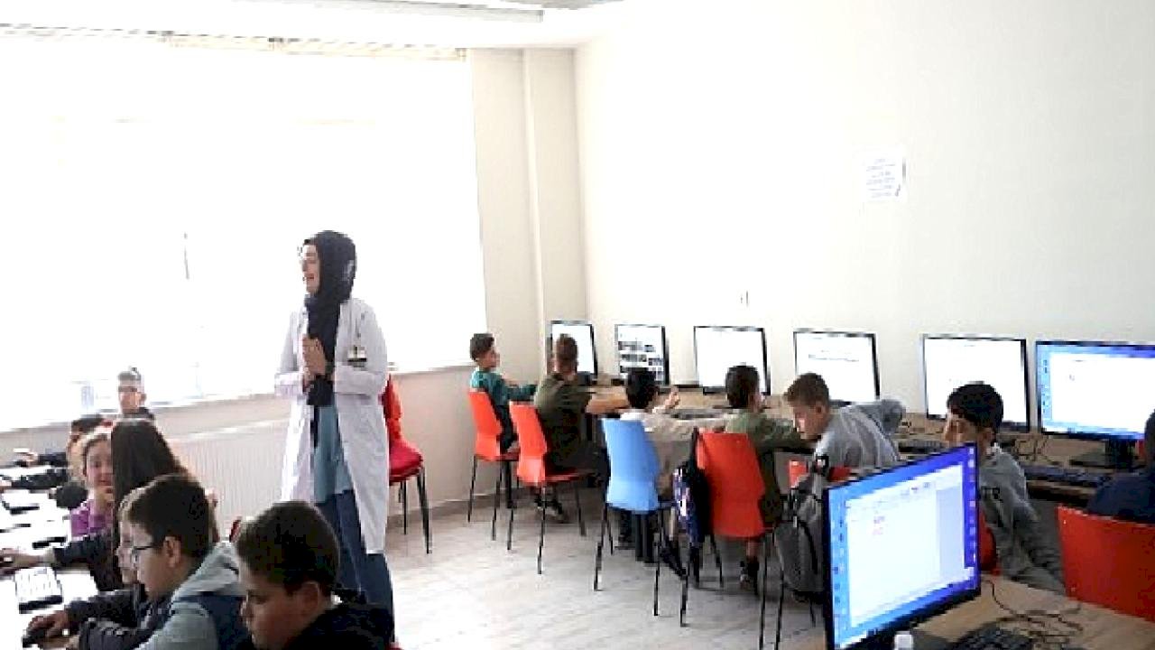 Gençleri Geleceğe Hazırlayan Genç KOMEK Atölye Eğitimleri Başladı