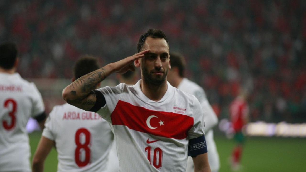 Hakan Çalhanoğlu, Bülent Korkmaz'ı yakaladı
