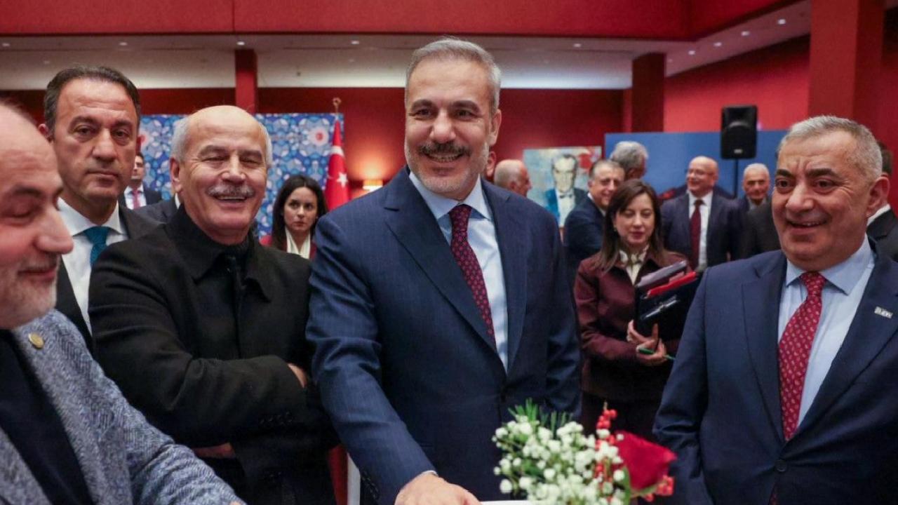 Hakan Fidan, Türkiye’nin Berlin Büyükelçiliği'ni ziyaret etti