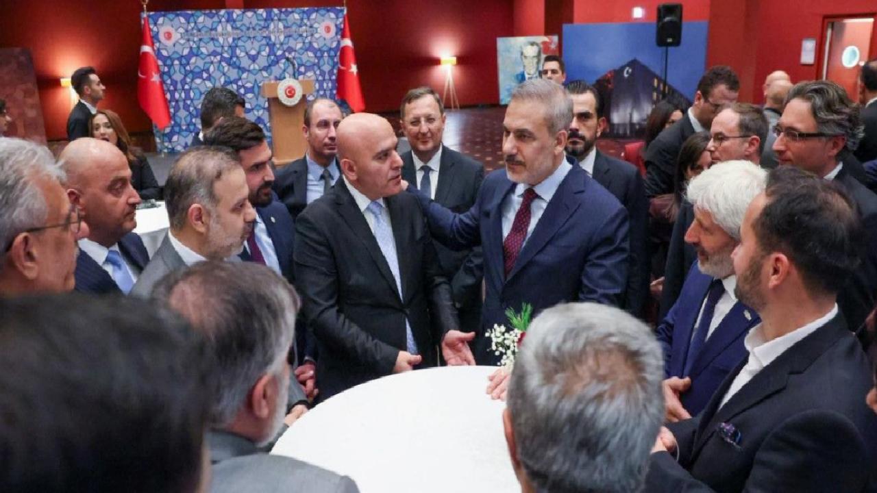 Hakan Fidan, Türkiye’nin Berlin Büyükelçiliği'ni ziyaret etti