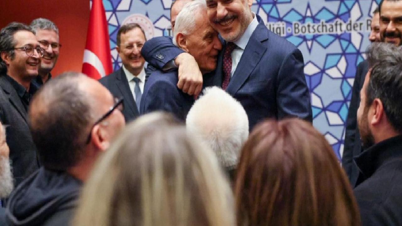 Hakan Fidan, Türkiye’nin Berlin Büyükelçiliği'ni ziyaret etti