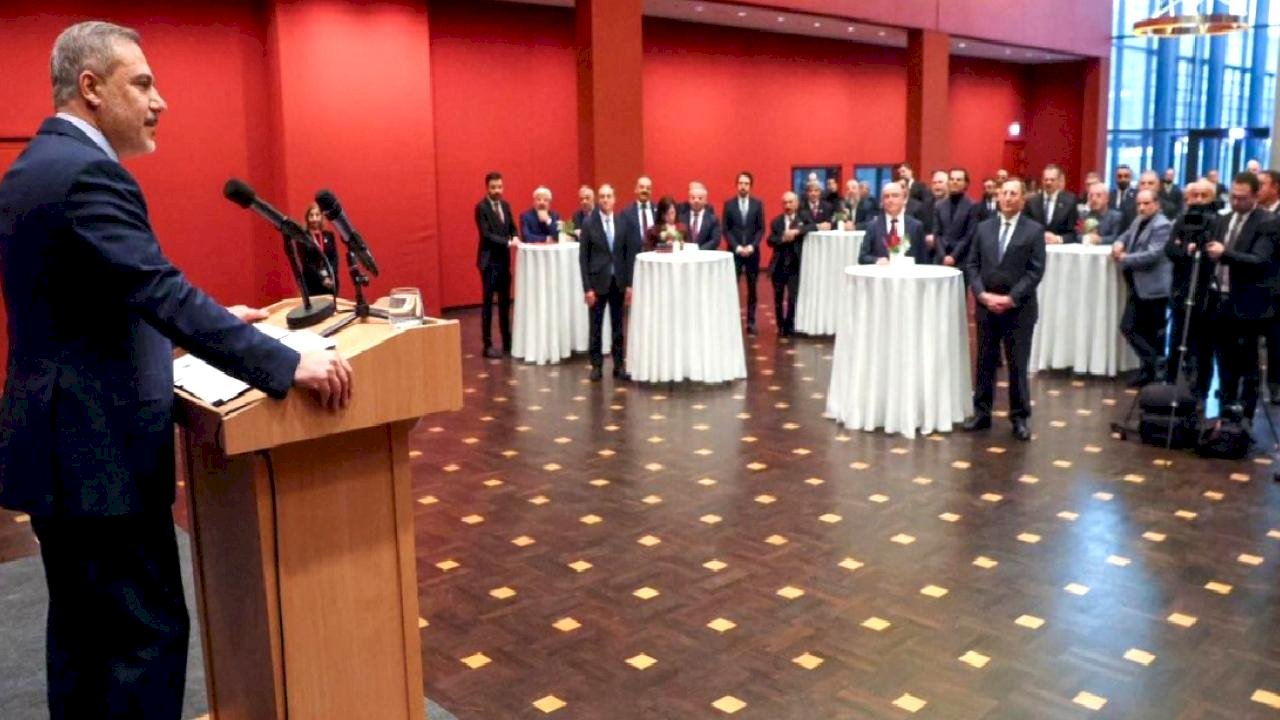 Hakan Fidan, Türkiye’nin Berlin Büyükelçiliği'ni ziyaret etti