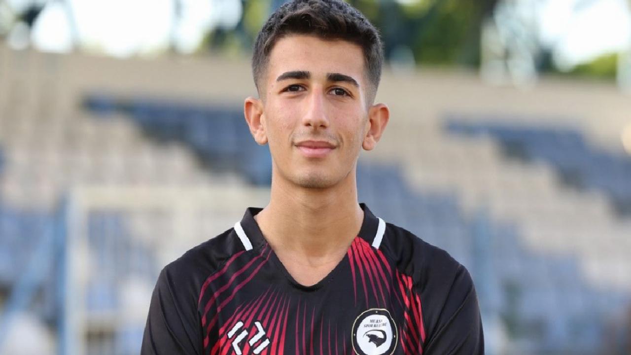 Hatay'da futbolcu baba ve oğlu aynı takımda oynuyor