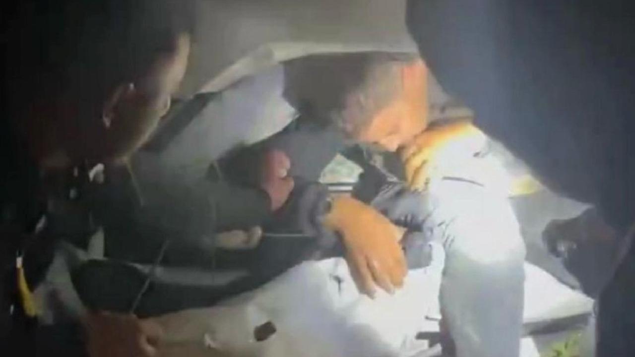 Hatay'da polisten kaçarken kazaya yapan otomobilde 9 kaçak göçmen yakalandı