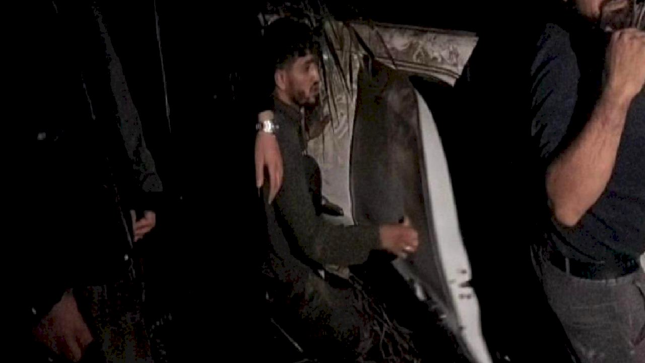 Hatay'da polisten kaçarken kazaya yapan otomobilde 9 kaçak göçmen yakalandı