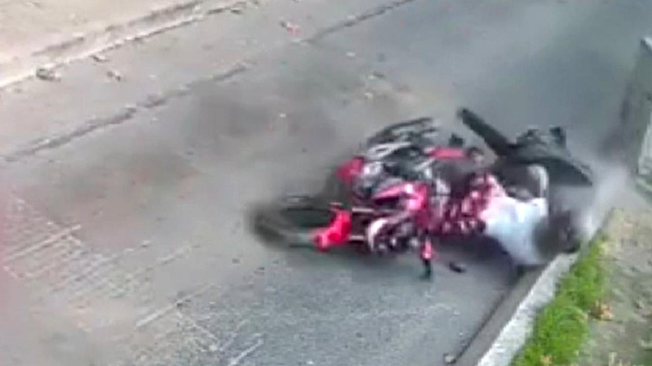 İstanbul Avcılar'da motosiklet kazası kamerada