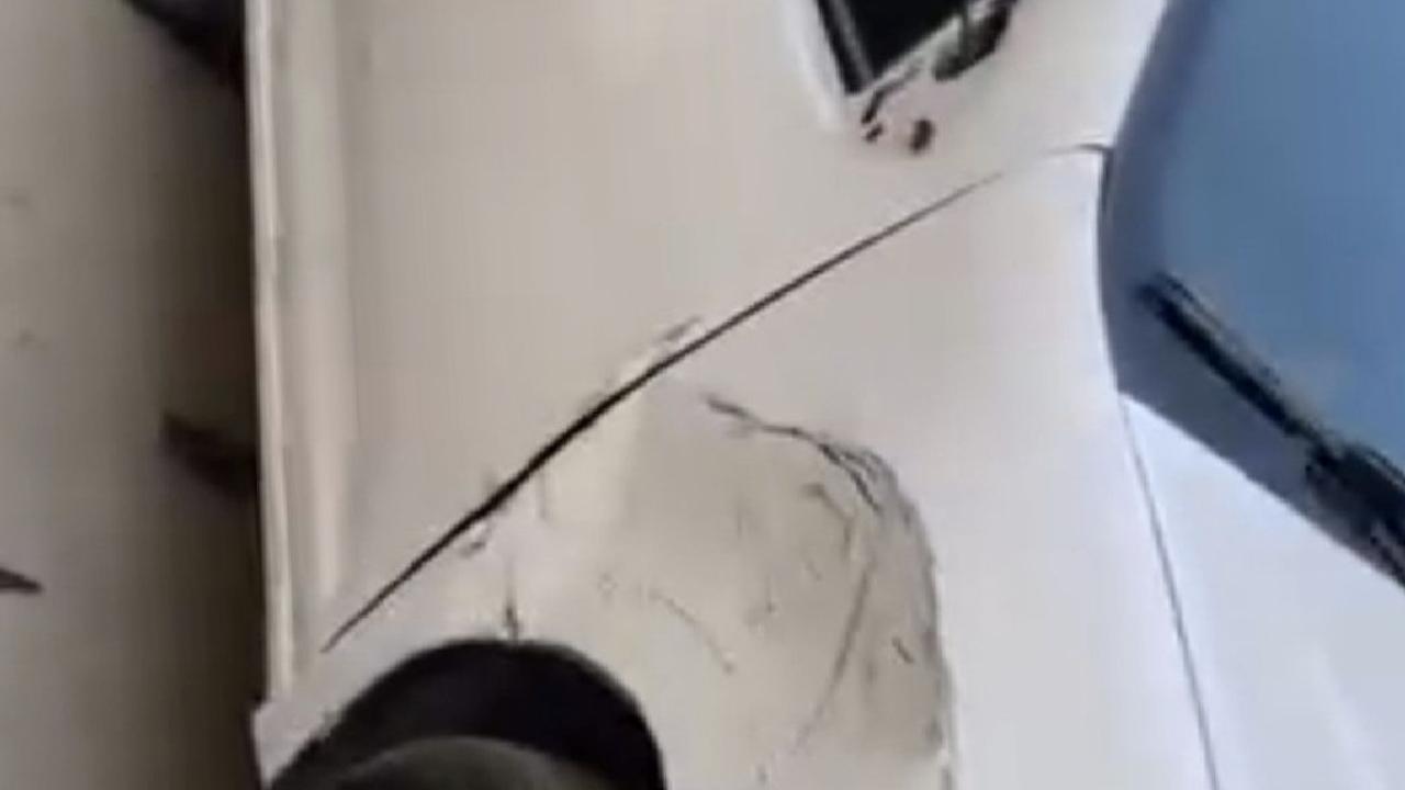 İstanbul Fatih'te araçlara çarpan kamyon yoluna devam etti