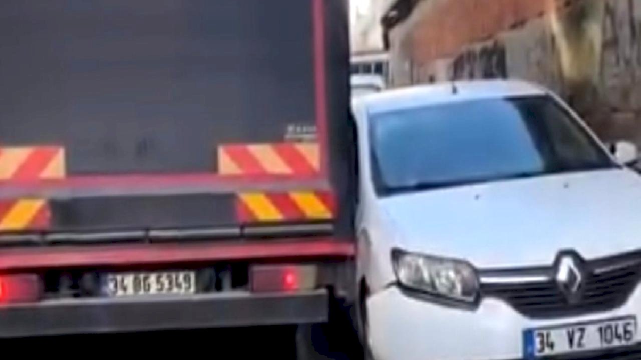 İstanbul Fatih'te araçlara çarpan kamyon yoluna devam etti