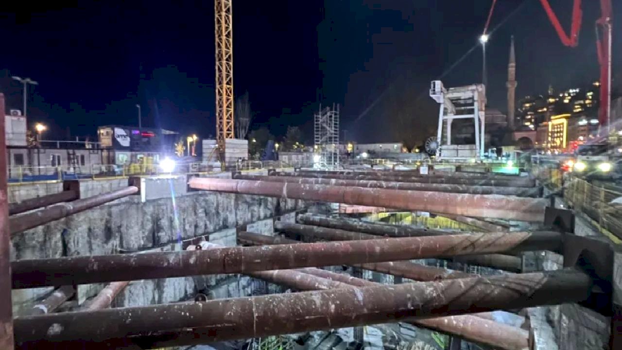 İstanbul Kabataş metro şantiyesinde iskele çöktü! 5 işçi mahsur kaldı