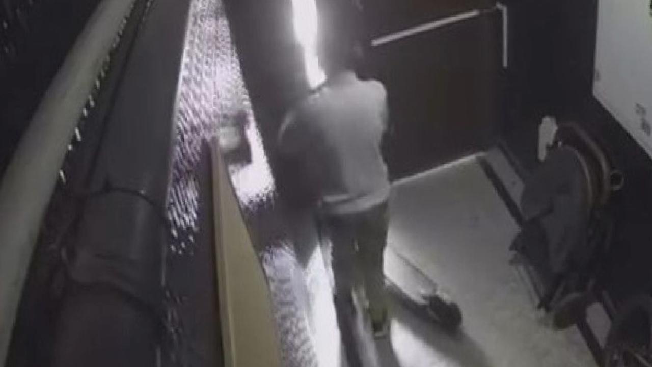 İstanbul'da elektrikli skuter hırsızlığı kamerada