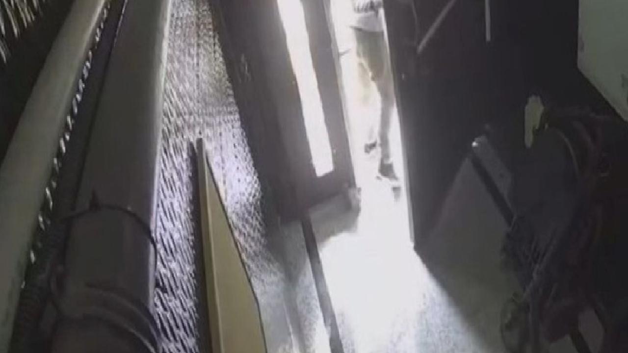 İstanbul'da elektrikli skuter hırsızlığı kamerada