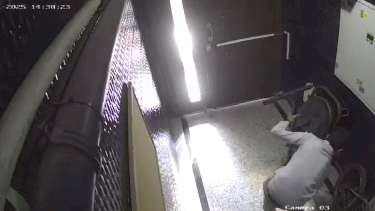 İstanbul'da elektrikli skuter hırsızlığı kamerada