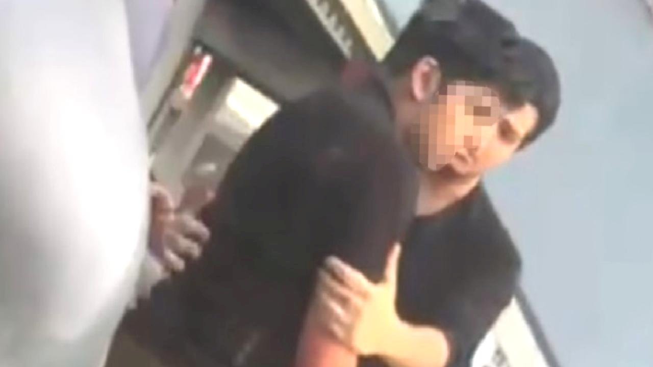 İzmir Metrosu'nda küfürlü saldırgan paniğe neden oldu