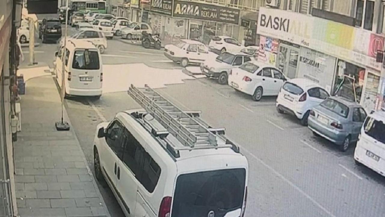 Kayseri'de kaza geliyorum dedi: Dur levhasına uymadı, araçla çarpıştı
