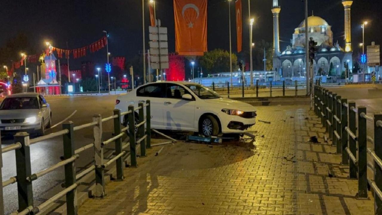 Kayseri'de uyuyan sürücü kaza yaptı