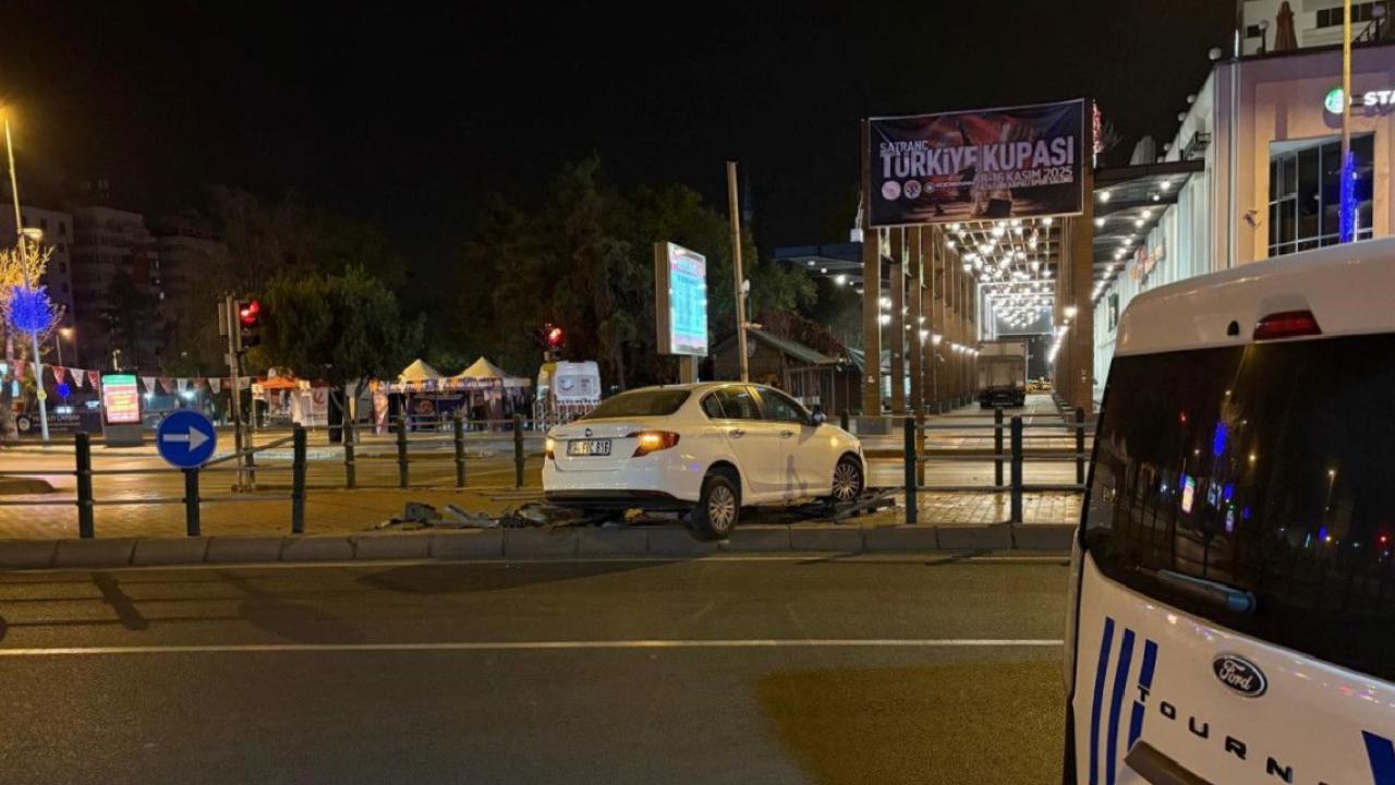 Kayseri'de uyuyan sürücü kaza yaptı