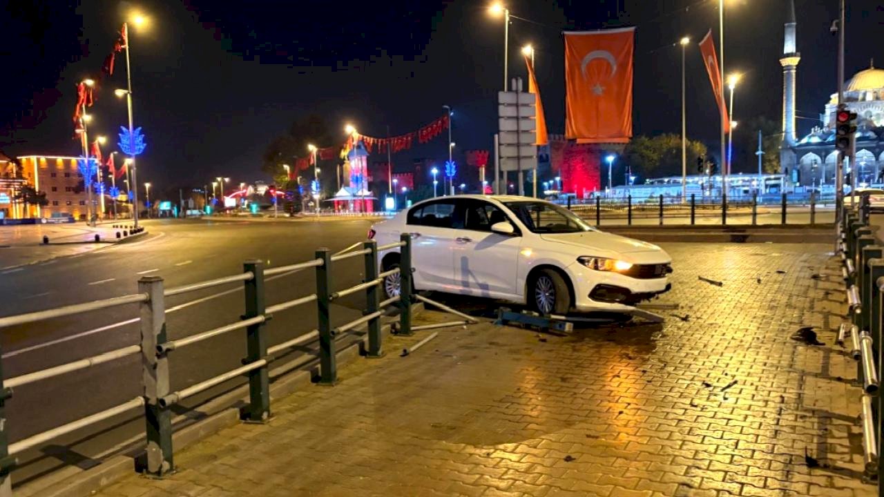 Kayseri'de uyuyan sürücü kaza yaptı