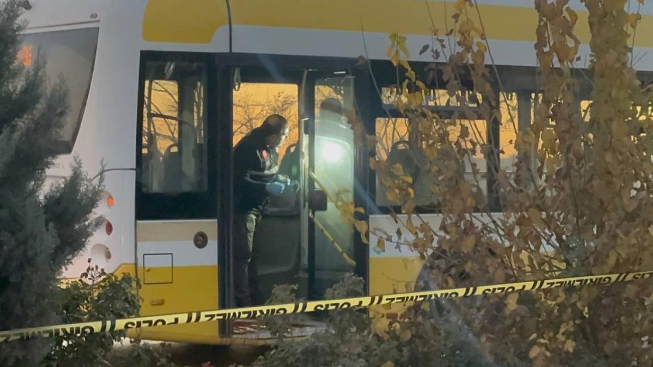 Konya'da bir kişi otobüste eşinin gözü önünde bıçaklandı