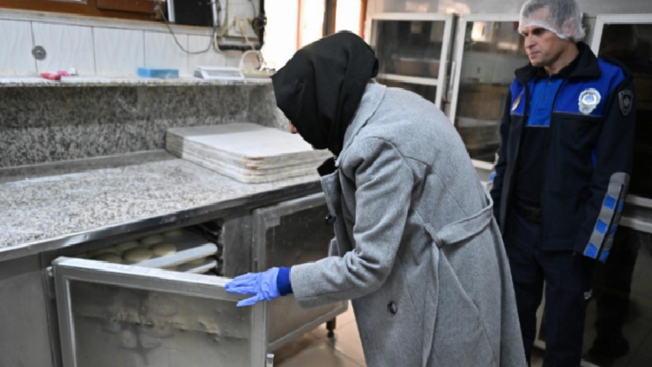 Manisa'da 150 kilo pişmiş tavuk eti ele geçirildi! İşletme mühürlendi