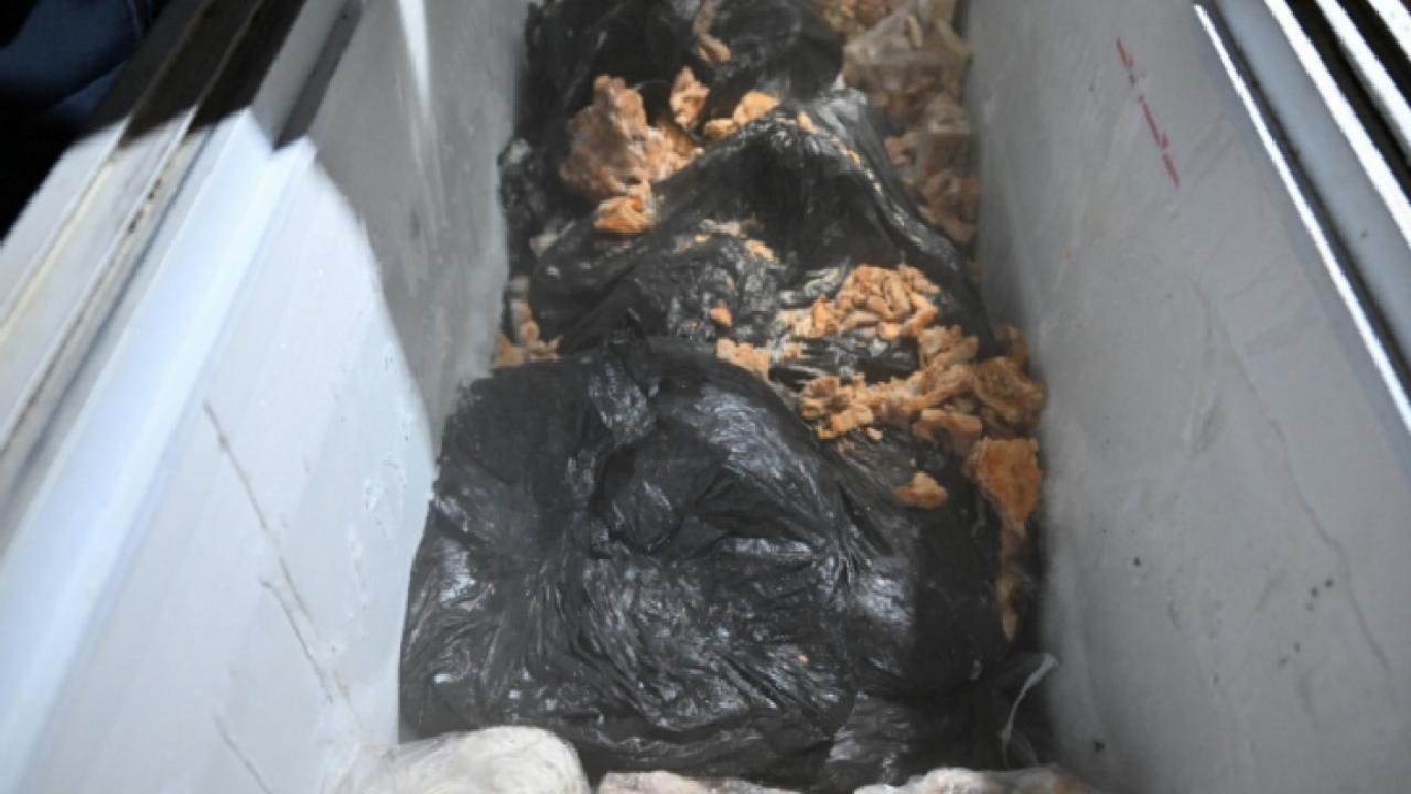 Manisa'da 150 kilo pişmiş tavuk eti ele geçirildi! İşletme mühürlendi