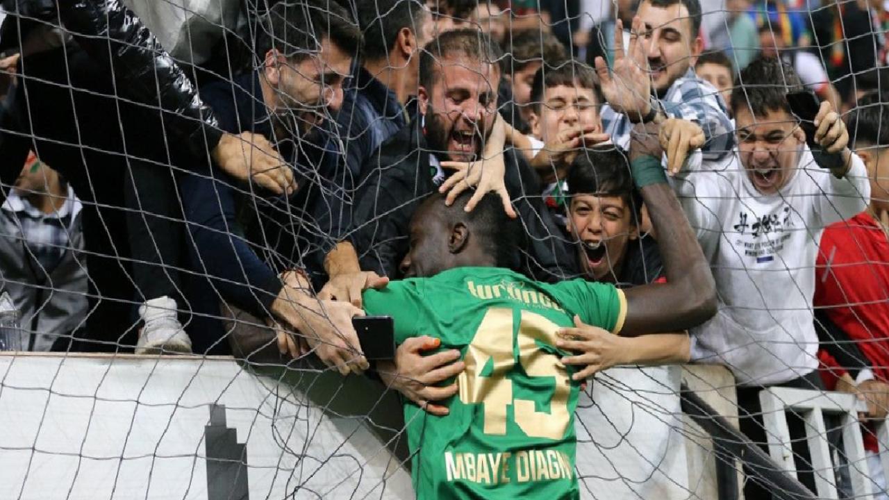 Mbaye Diagne yıldızlaştı! Amed Sportif Faaliyetler, Hatayspor'u iki golle geçti