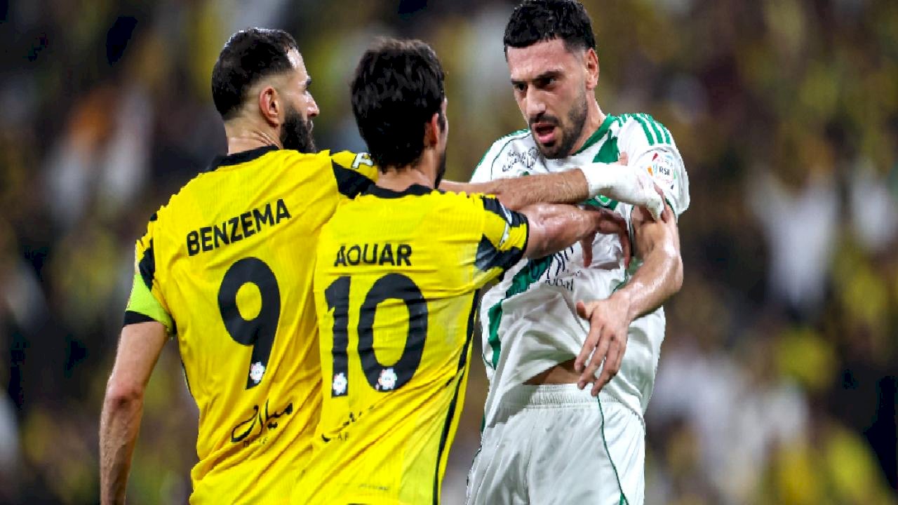 Merih Demiral&#039;a yapılan hareket ortalığı karıştırdı