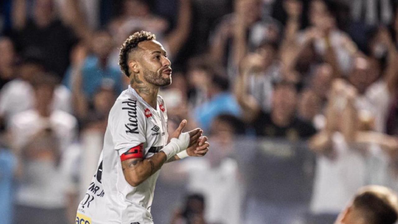 Neymar, sakatlığına rağmen forma giydi