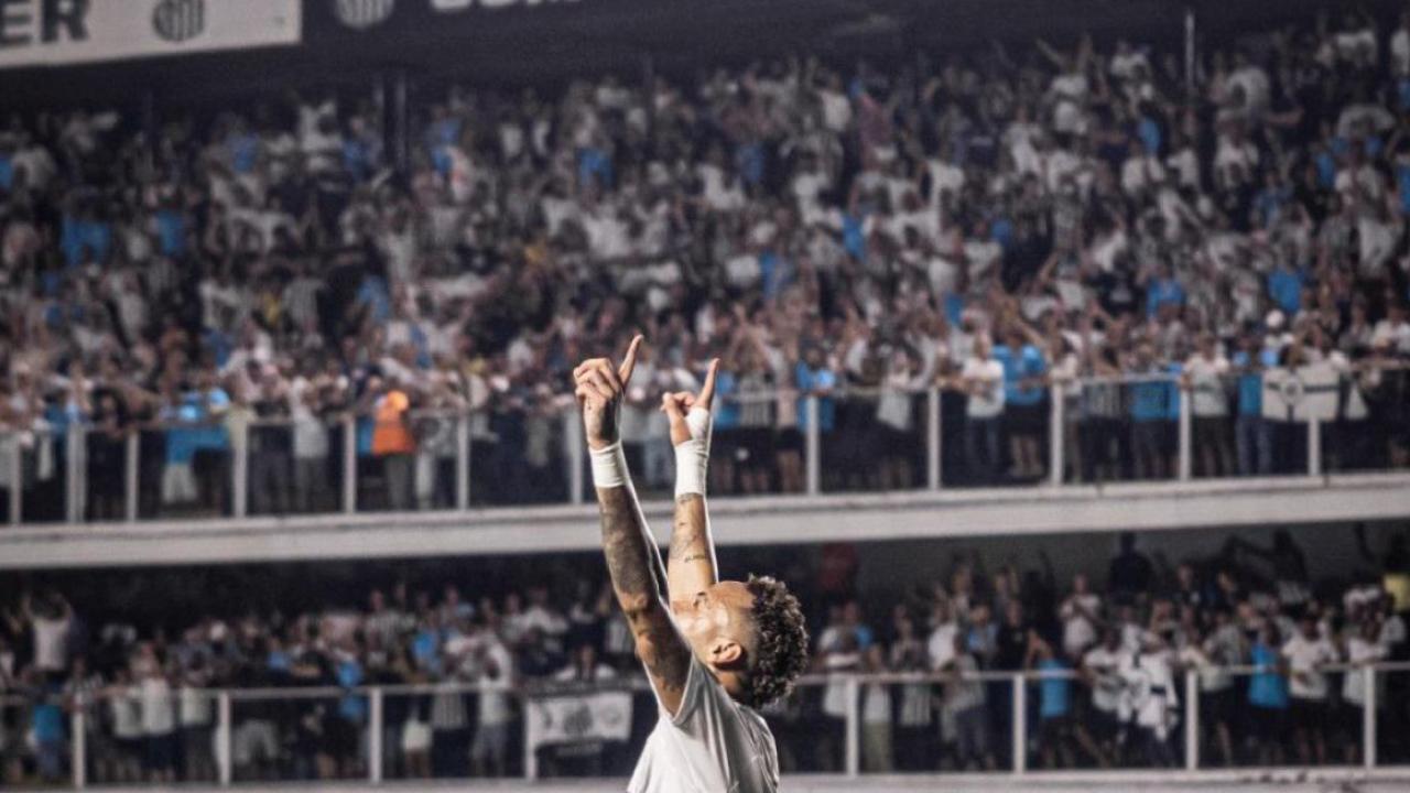 Neymar, sakatlığına rağmen forma giydi