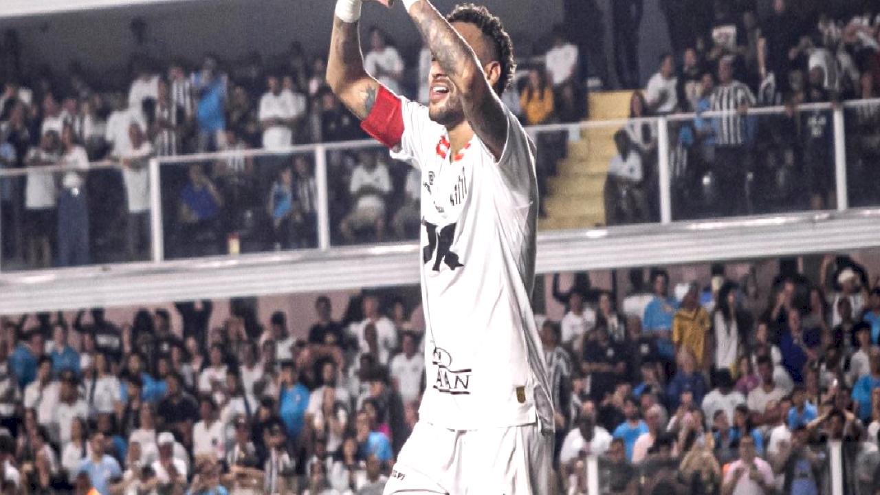 Neymar, sakatlığına rağmen forma giydi