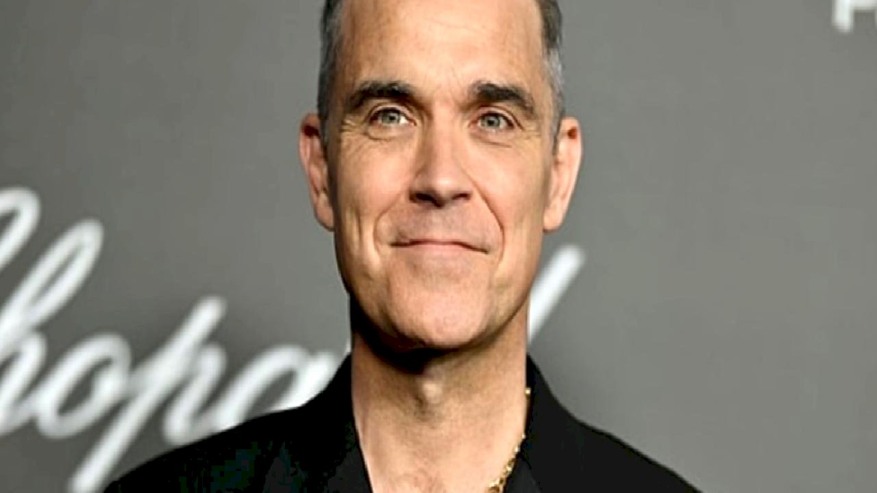 Robbie Williams'tan kötü haber! Zayıflama iğnesi yüzünden kör kalabilir