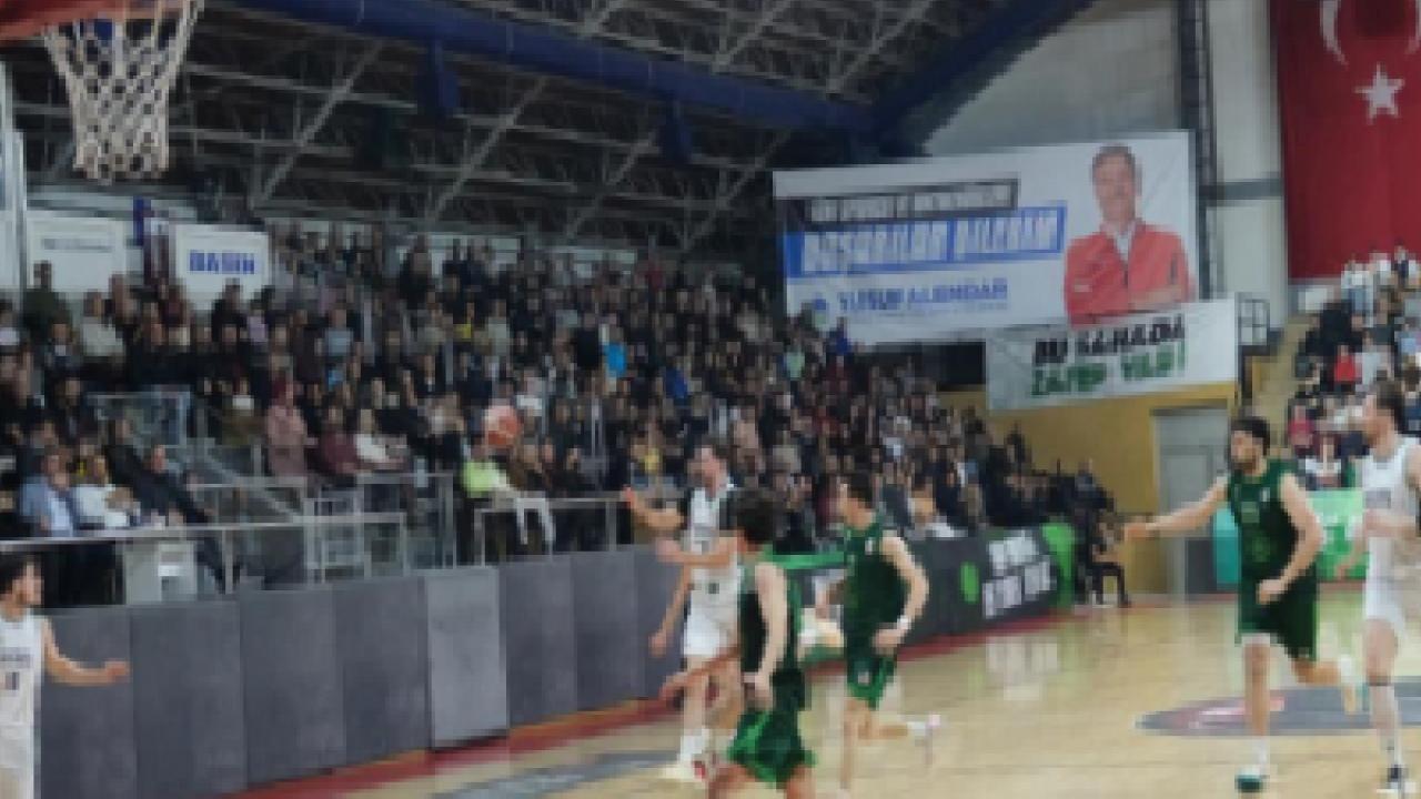 Sakarya Büyükşehir Basketbol taraftarı önünde 7’de 7 yaptı