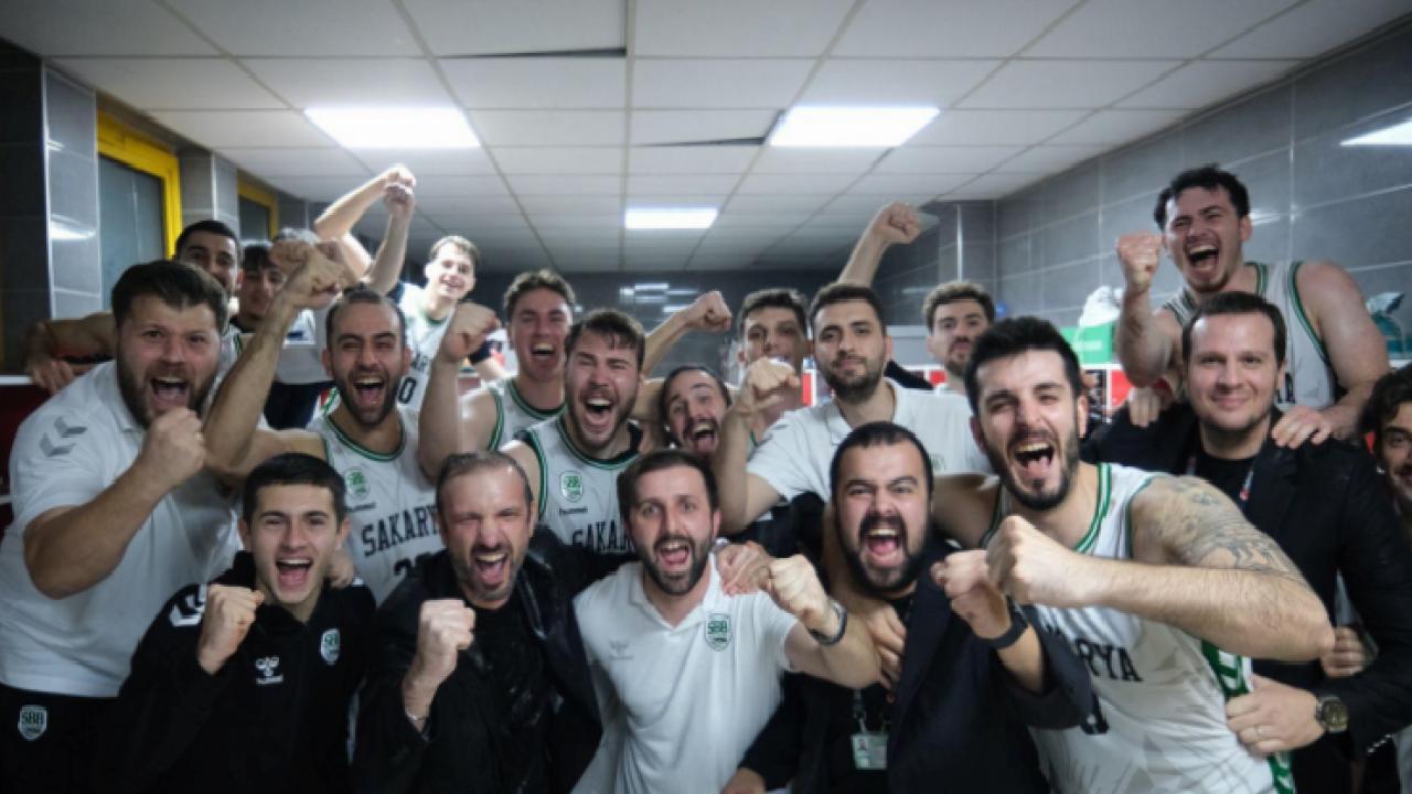 Sakarya Büyükşehir Basketbol taraftarı önünde 7’de 7 yaptı