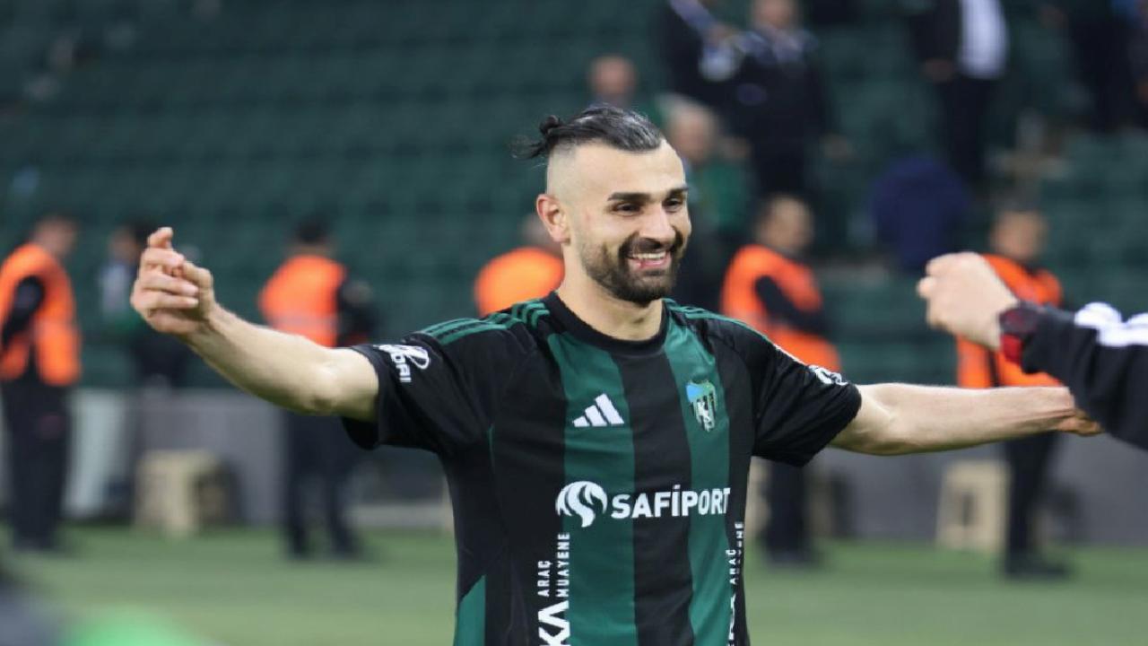 Serdar Dursun üç puanı göbek atarak kutladı