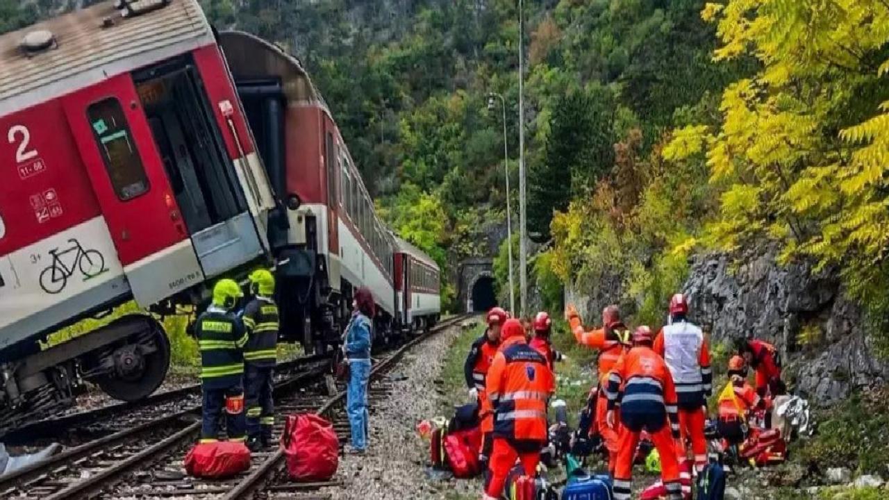 Slovakya’da tren kazası: En az 18 yaralı