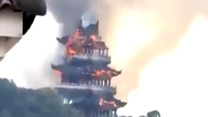 Çin'de 1500 yıllık tapınakta yangın çıktı