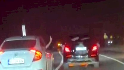 İstanbul'da bir düğün konvoyunda sürücüler hem yolu kapattı hem de makas attı