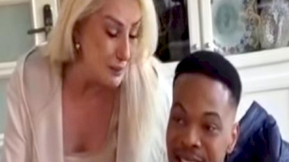 Muazzez Ersoy Nijeryalı hayranıyla düet yaptı