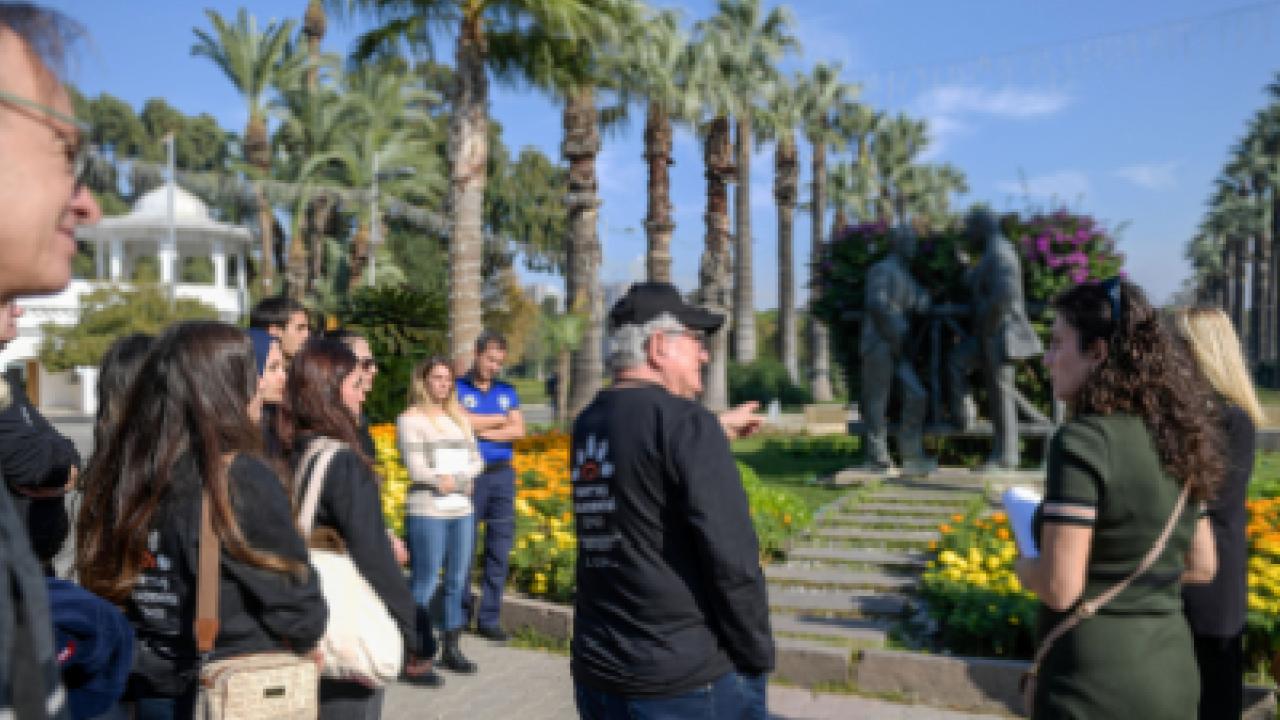 Türkiye’de ilk kez İzmir’de hayata geçirildi... Kent Denetçileri iş başında